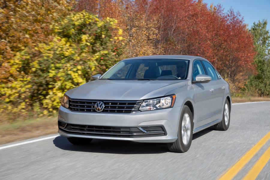  Volkswagen Passat TSI 2016 года  (фото 11 из 33)